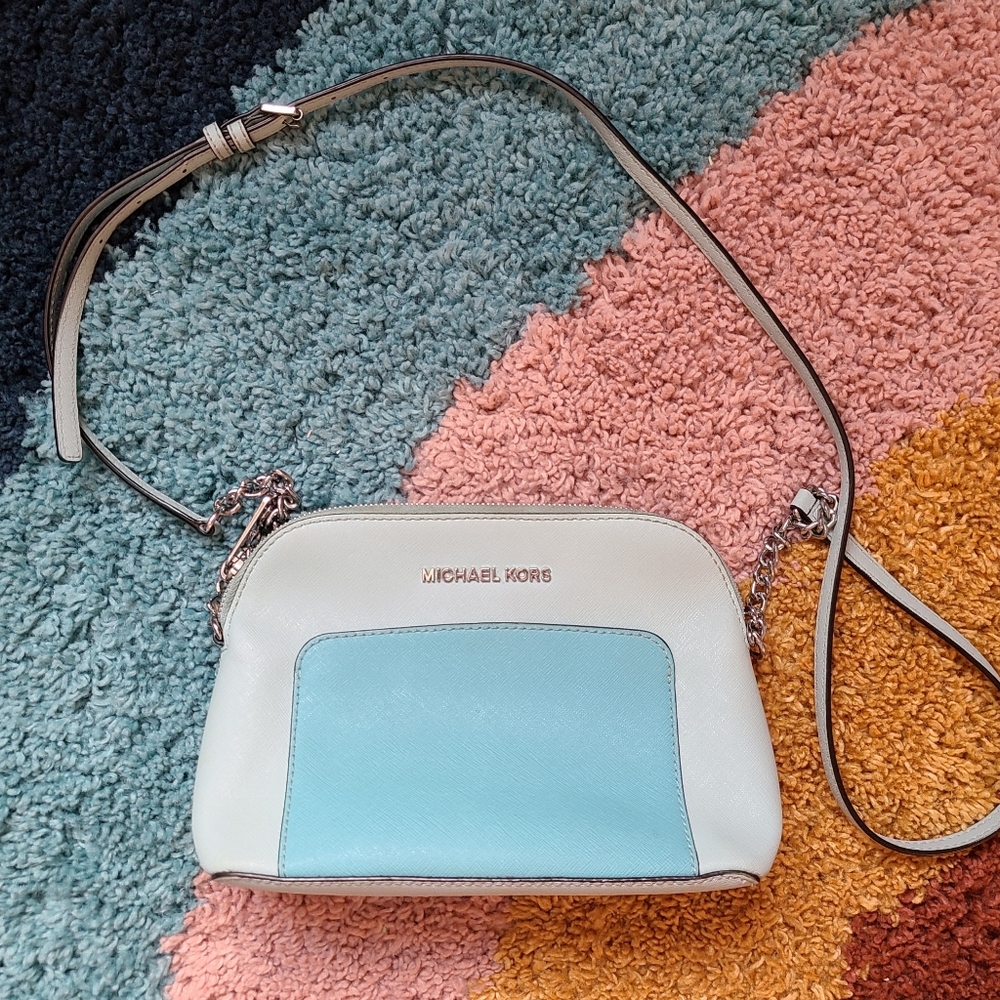 SALE Michael Kors Cindy Large Crossbody - Picture 2 of 5